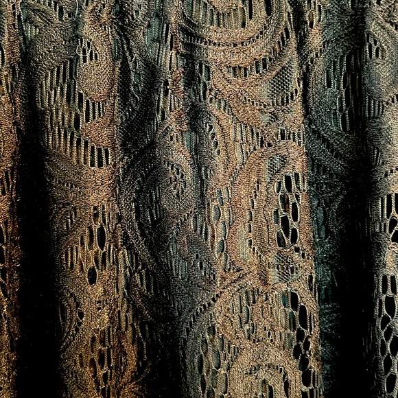 Lace overlay black top size 3 X sleeveless top made by three hearts plus - Picture 4 of 8